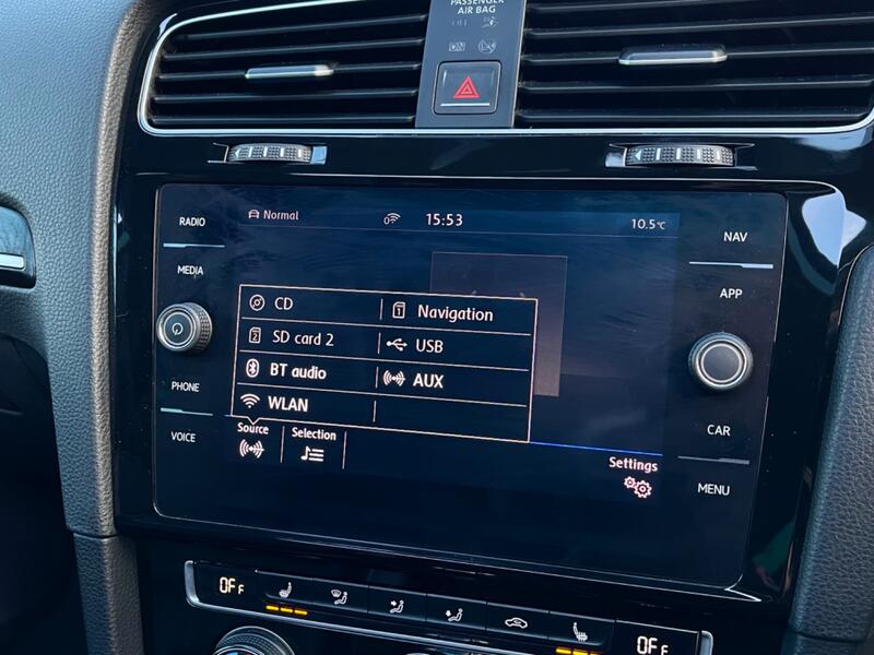 VOLKSWAGEN GOLF