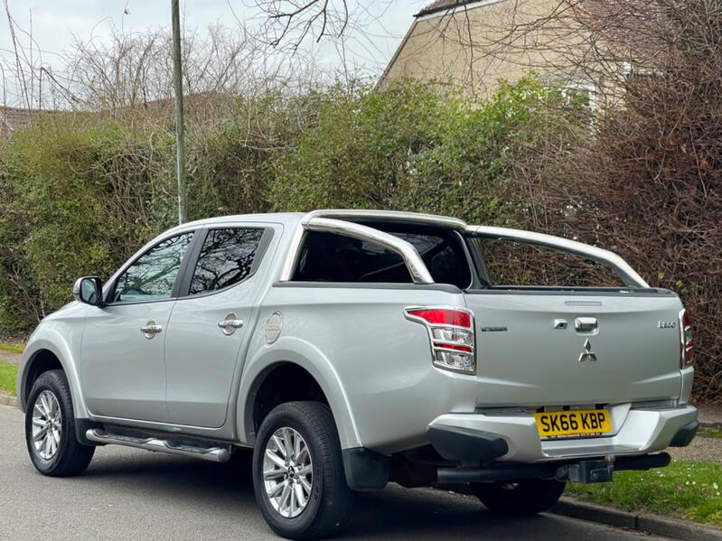 MITSUBISHI L200