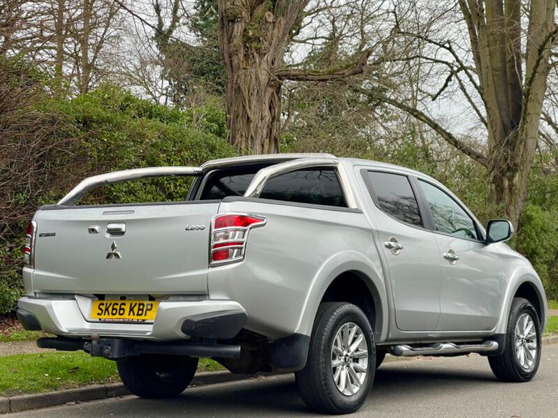 MITSUBISHI L200