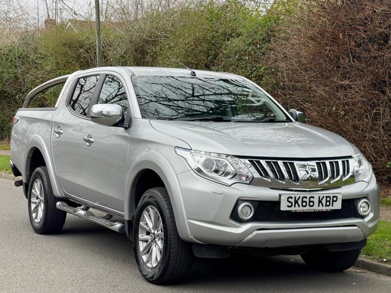 MITSUBISHI L200