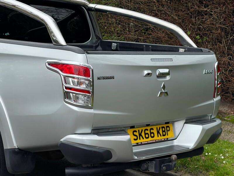 MITSUBISHI L200