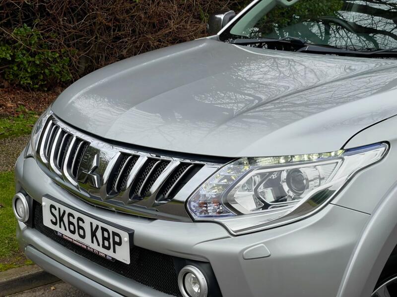MITSUBISHI L200