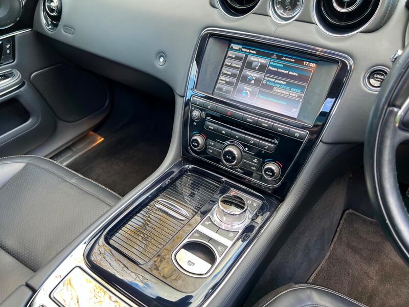 JAGUAR XJ
