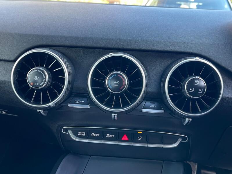 AUDI TT