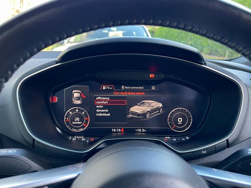 AUDI TT
