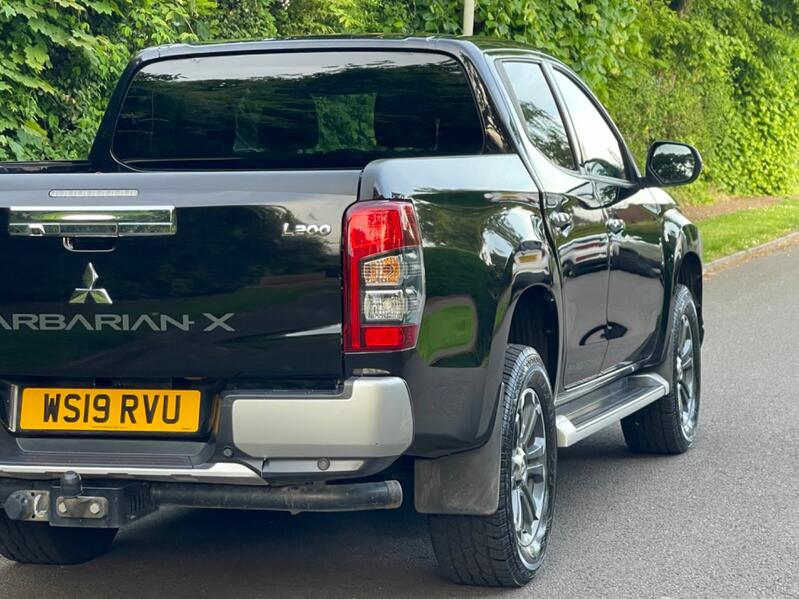 MITSUBISHI L200