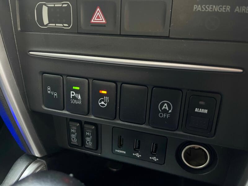 MITSUBISHI L200