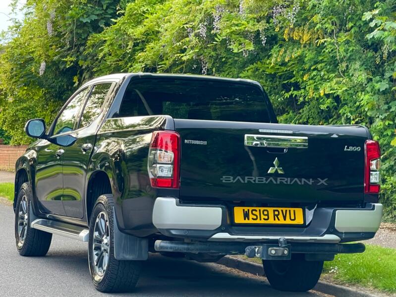 MITSUBISHI L200