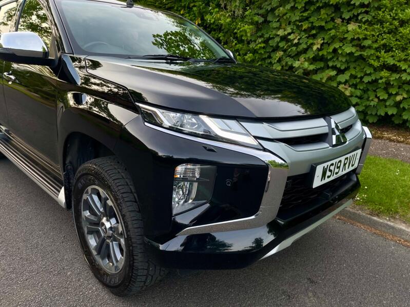 MITSUBISHI L200
