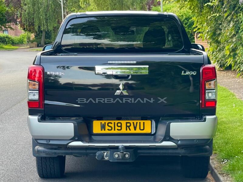 MITSUBISHI L200
