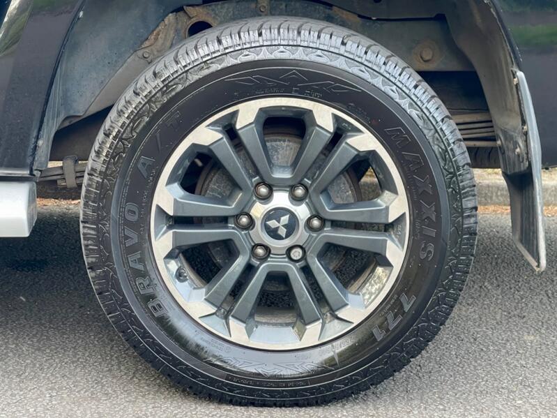 MITSUBISHI L200