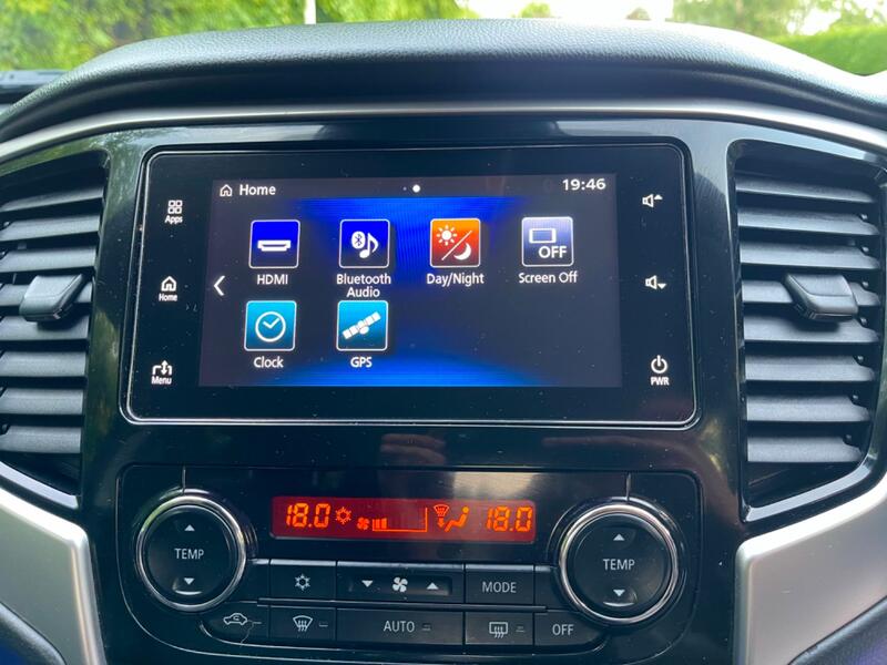 MITSUBISHI L200