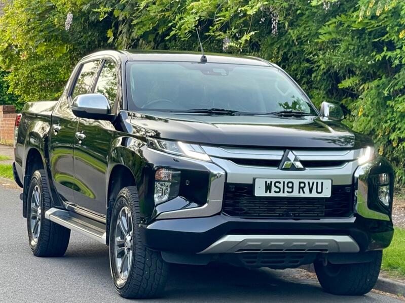 MITSUBISHI L200