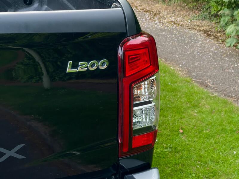 MITSUBISHI L200