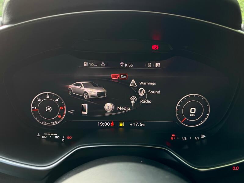 AUDI TT