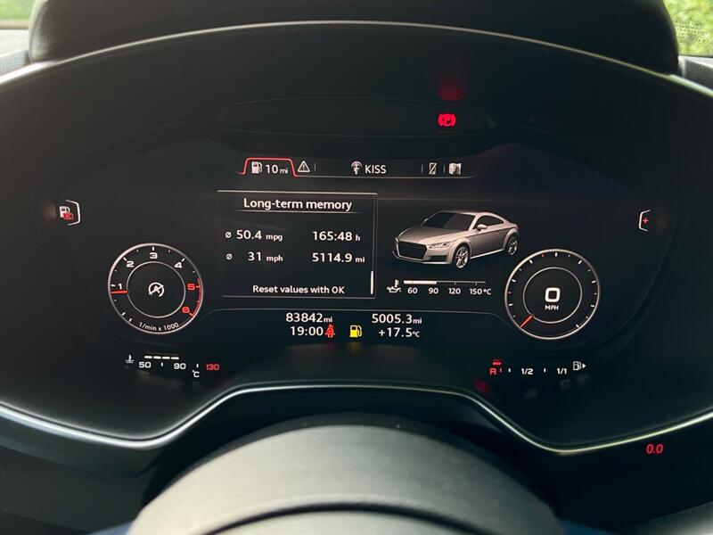 AUDI TT