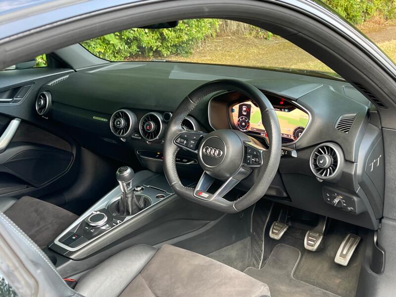 AUDI TT