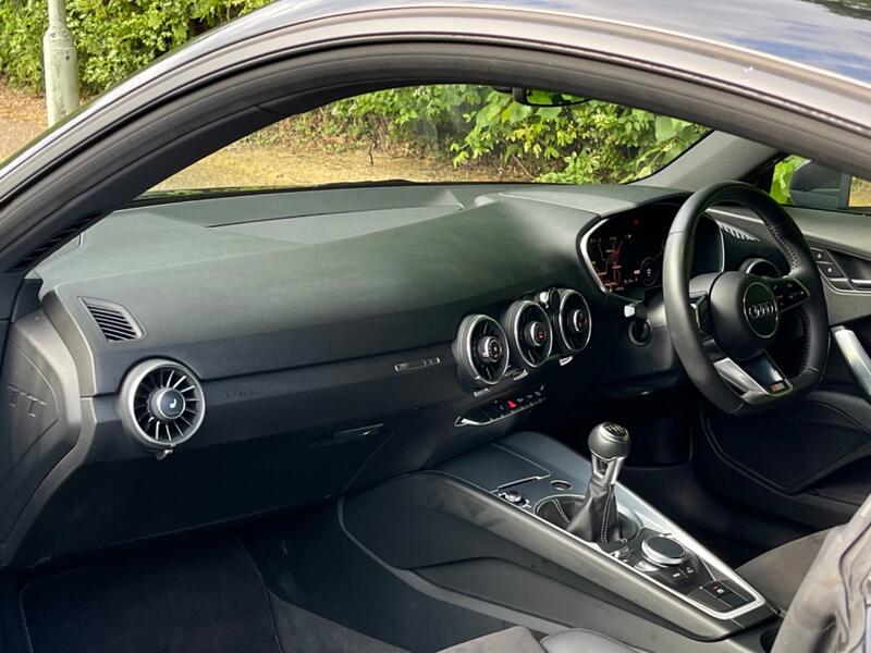 AUDI TT