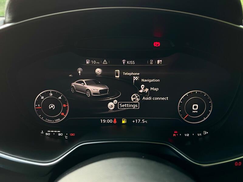 AUDI TT