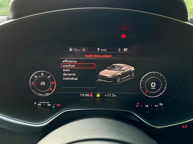 AUDI TT