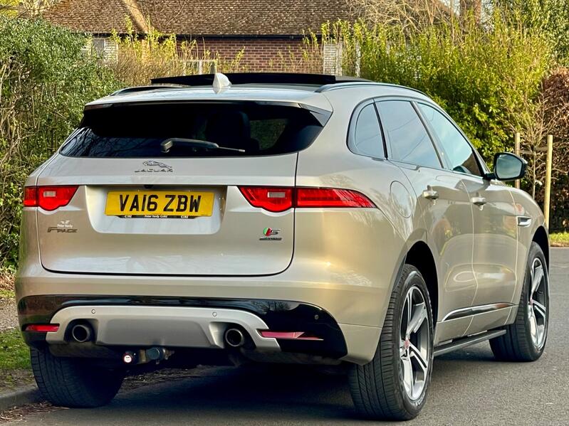 JAGUAR F-PACE