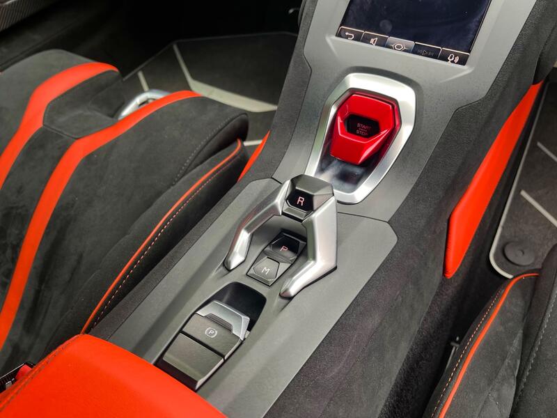 LAMBORGHINI HURACAN