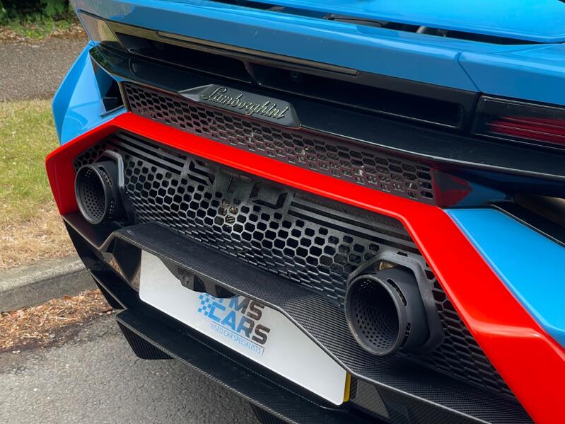 LAMBORGHINI HURACAN