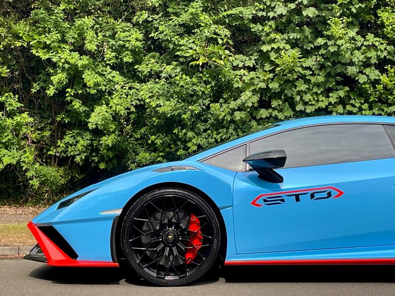 LAMBORGHINI HURACAN