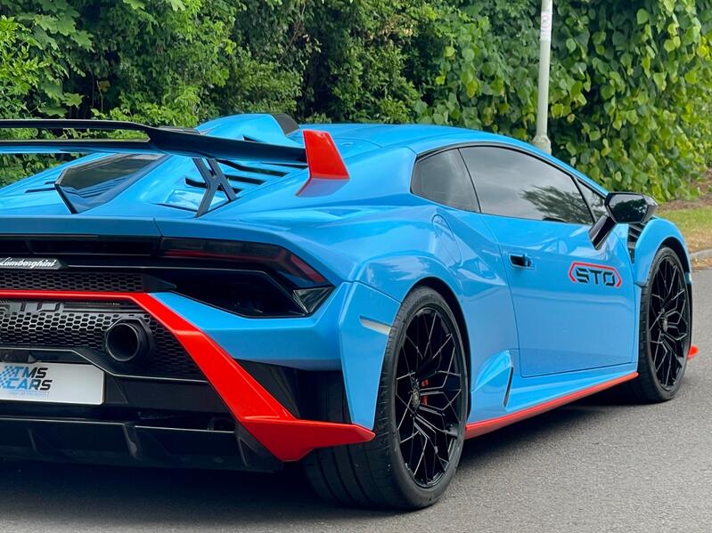 LAMBORGHINI HURACAN