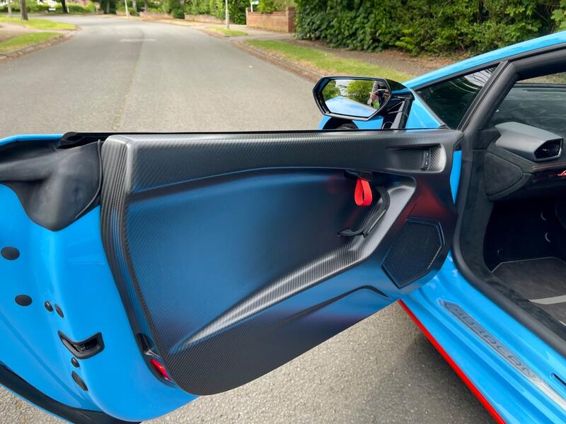 LAMBORGHINI HURACAN