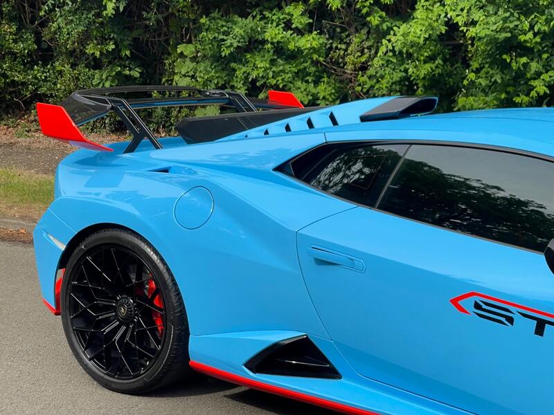 LAMBORGHINI HURACAN