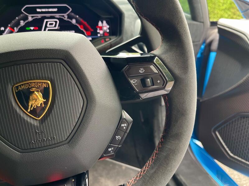 LAMBORGHINI HURACAN