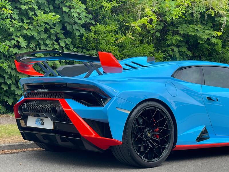LAMBORGHINI HURACAN