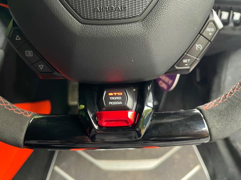 LAMBORGHINI HURACAN