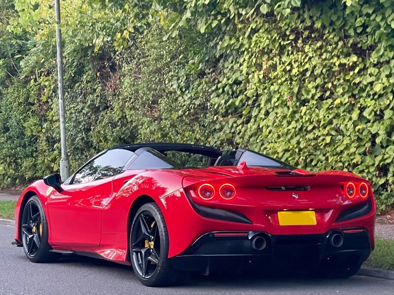FERRARI F8 SPIDER